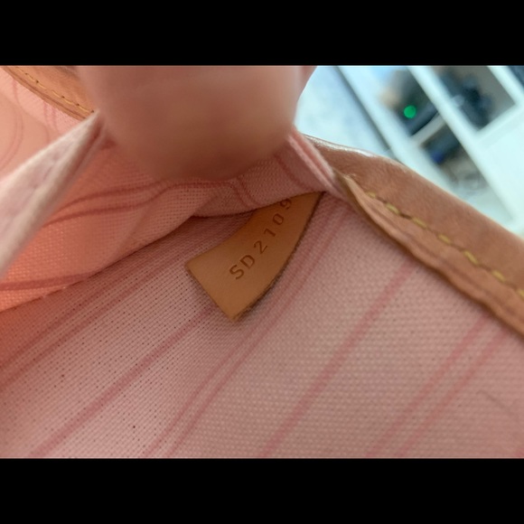 LV Neverfull MM 100%Authentic Includes: ♥️box wristlet and receipt! - Picture 11 of 15